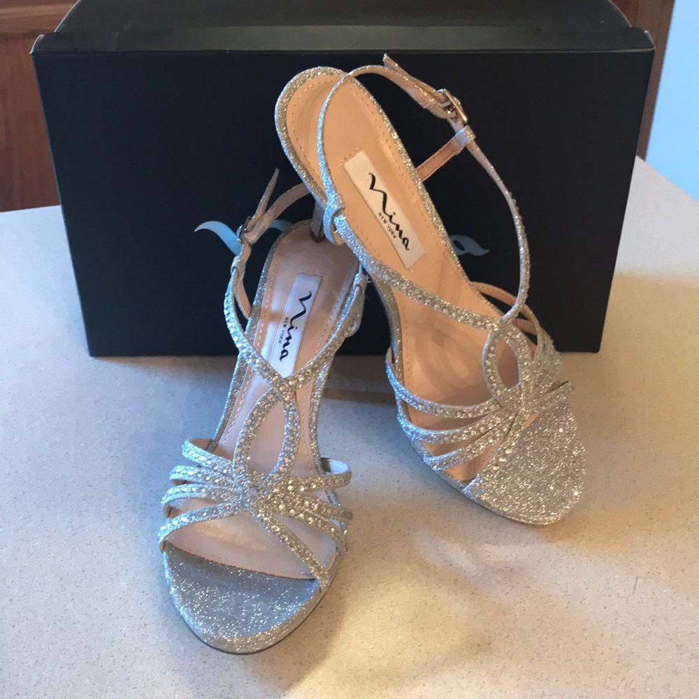 NWOT Nina Silver Glitter Strappy Heels
